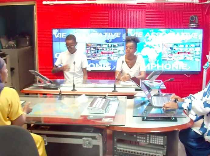 Léquipe de l'EVS La SYMPHONIE Solidaire pour le lancement des activités 2025